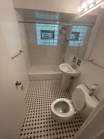 9521 N Kildare Avenue, Skokie, IL 60076