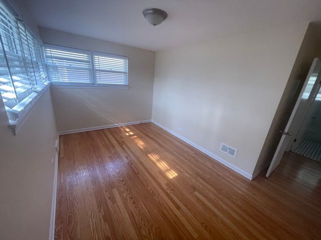 9521 N Kildare Avenue, Skokie, IL 60076