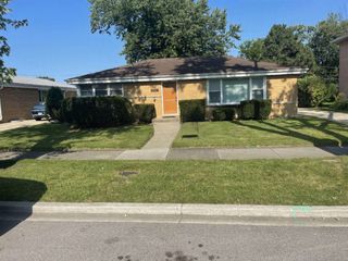 9521 N Kildare Avenue, Skokie, IL 60076