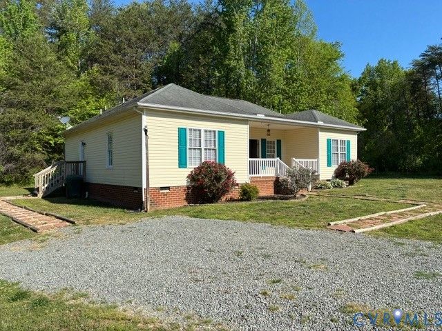 269 Willow Farm Ln, Bumpass, VA 23024