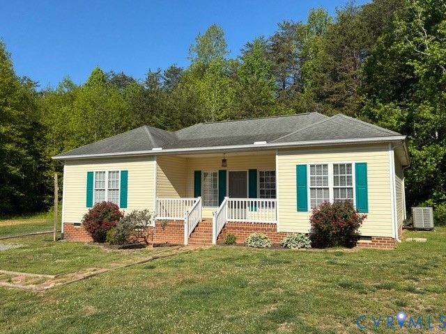 269 Willow Farm Ln, Bumpass, VA 23024