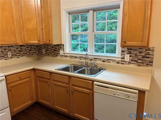 269 Willow Farm Ln, Bumpass, VA 23024