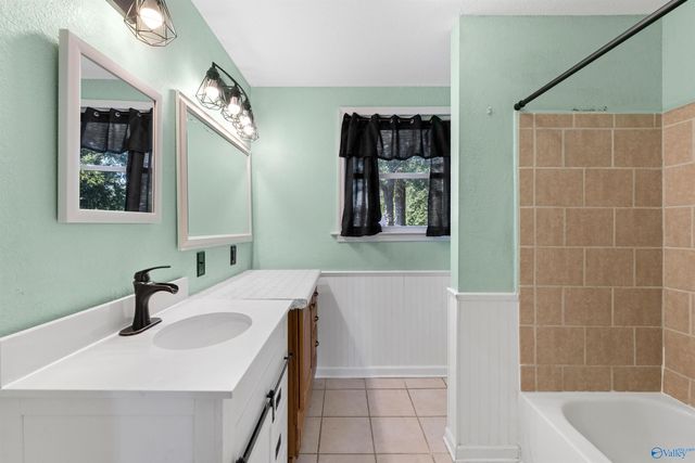 201 Day Street, Hartselle, AL 35640