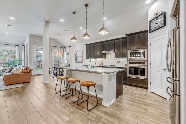 7820 Turnback Ledge TRL, Lago Vista, TX 78645