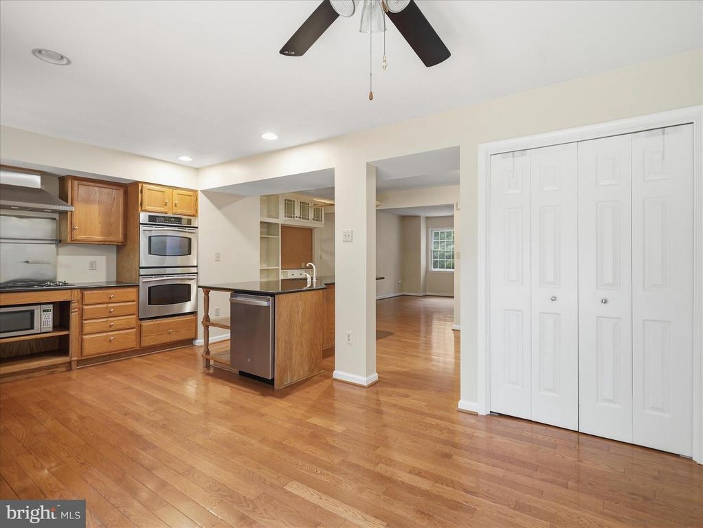 Image 10 of property listing at 1002 LINDSAY LN, Hagerstown, MD 21742