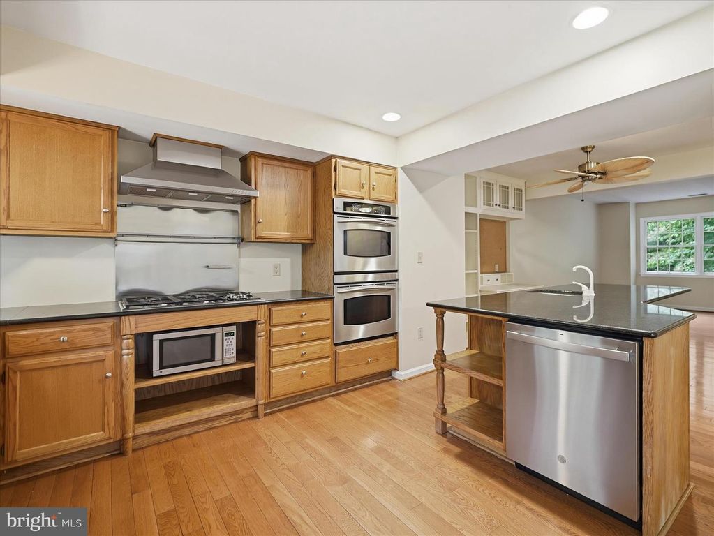 Image 11 of property listing at 1002 LINDSAY LN, Hagerstown, MD 21742