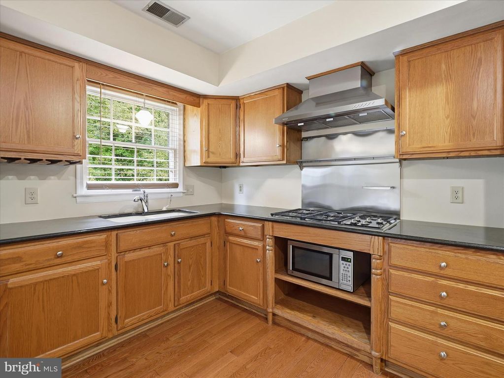 Image 14 of property listing at 1002 LINDSAY LN, Hagerstown, MD 21742