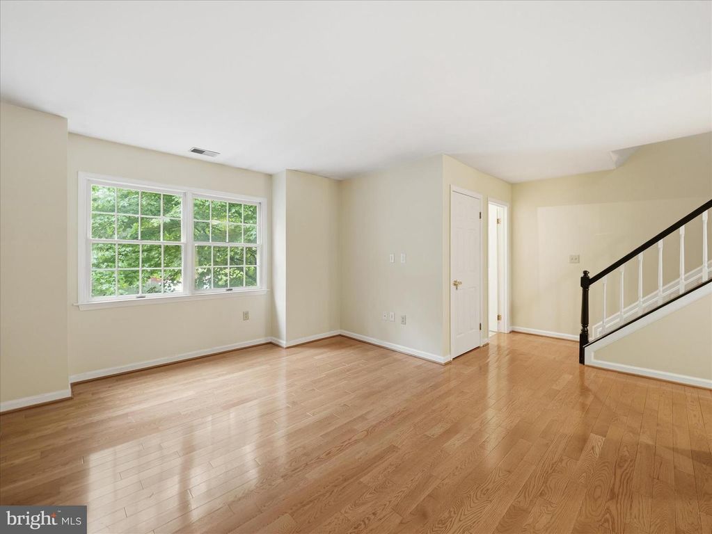 Image 16 of property listing at 1002 LINDSAY LN, Hagerstown, MD 21742