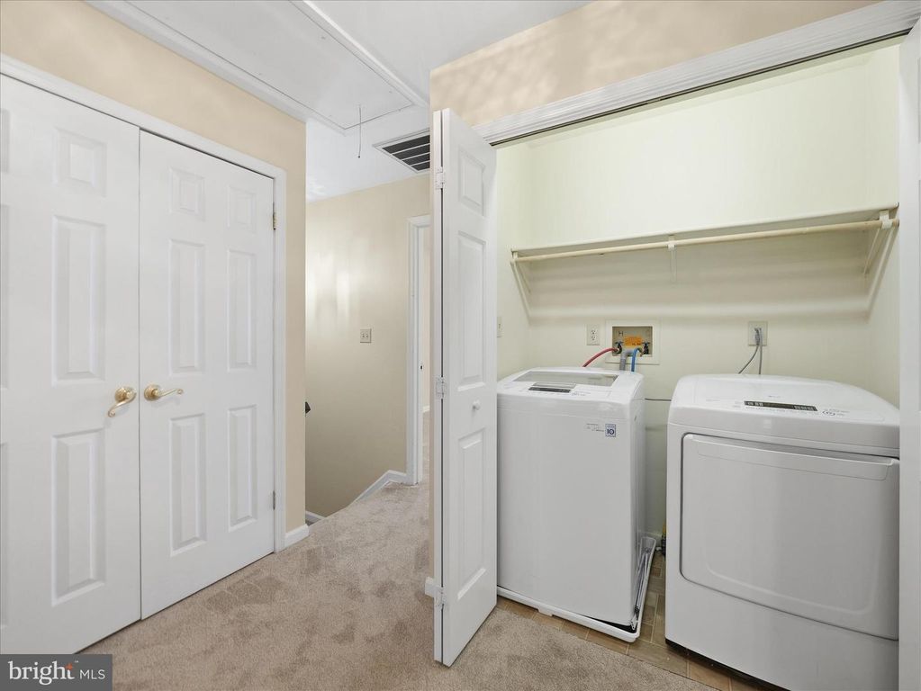 Image 20 of property listing at 1002 LINDSAY LN, Hagerstown, MD 21742