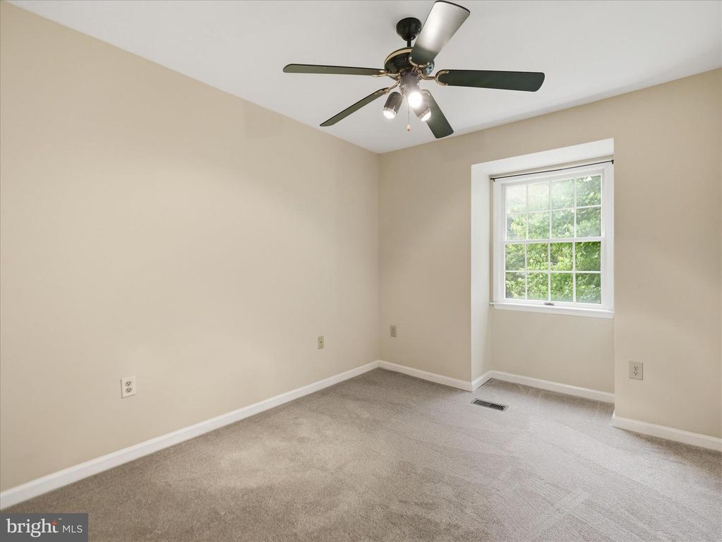 Image 22 of property listing at 1002 LINDSAY LN, Hagerstown, MD 21742
