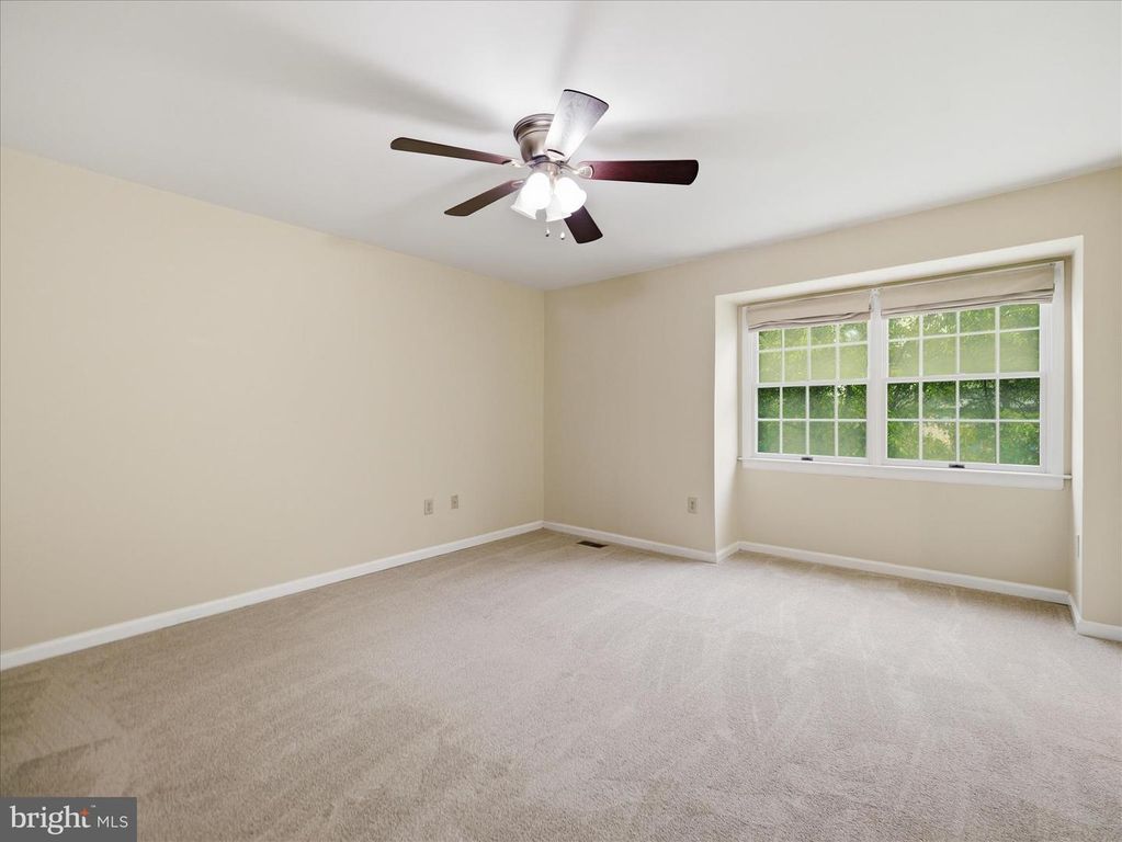 Image 27 of property listing at 1002 LINDSAY LN, Hagerstown, MD 21742