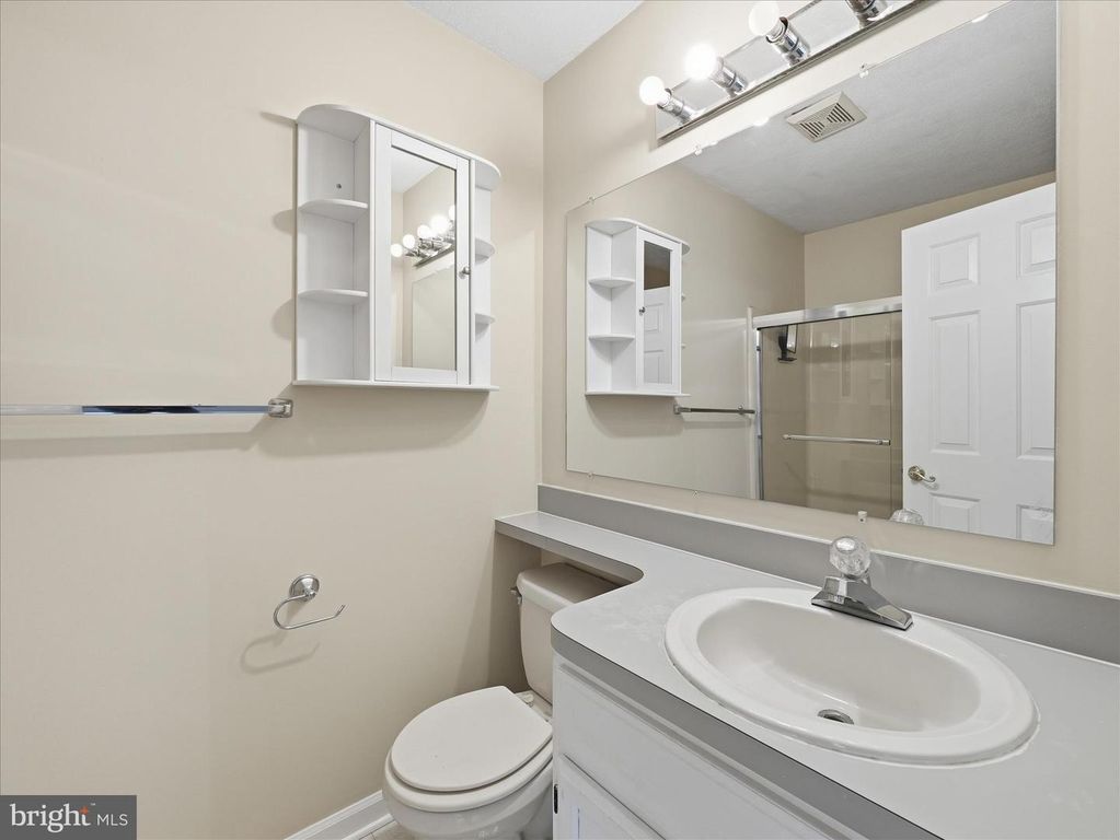Image 30 of property listing at 1002 LINDSAY LN, Hagerstown, MD 21742