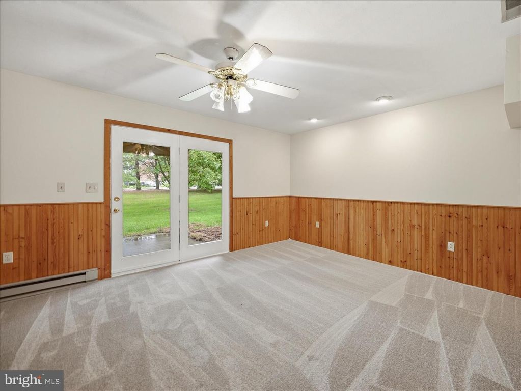 Image 5 of property listing at 1002 LINDSAY LN, Hagerstown, MD 21742