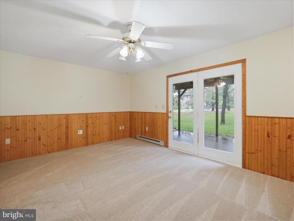 Image 7 of property listing at 1002 LINDSAY LN, Hagerstown, MD 21742