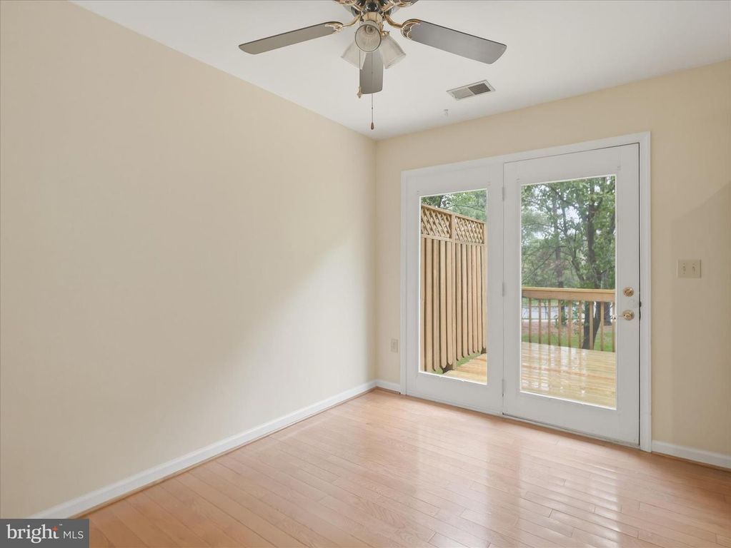 Image 8 of property listing at 1002 LINDSAY LN, Hagerstown, MD 21742