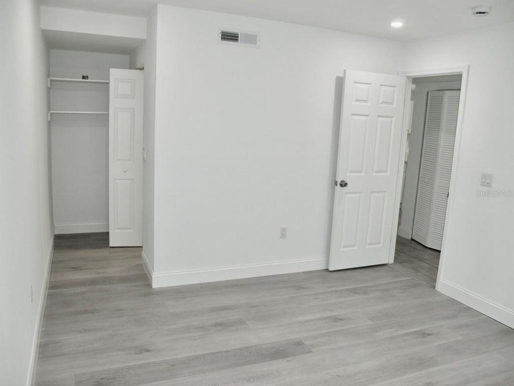 Image 12 of property listing at 11525 8TH WAY N 509, St Petersburg, FL 33716