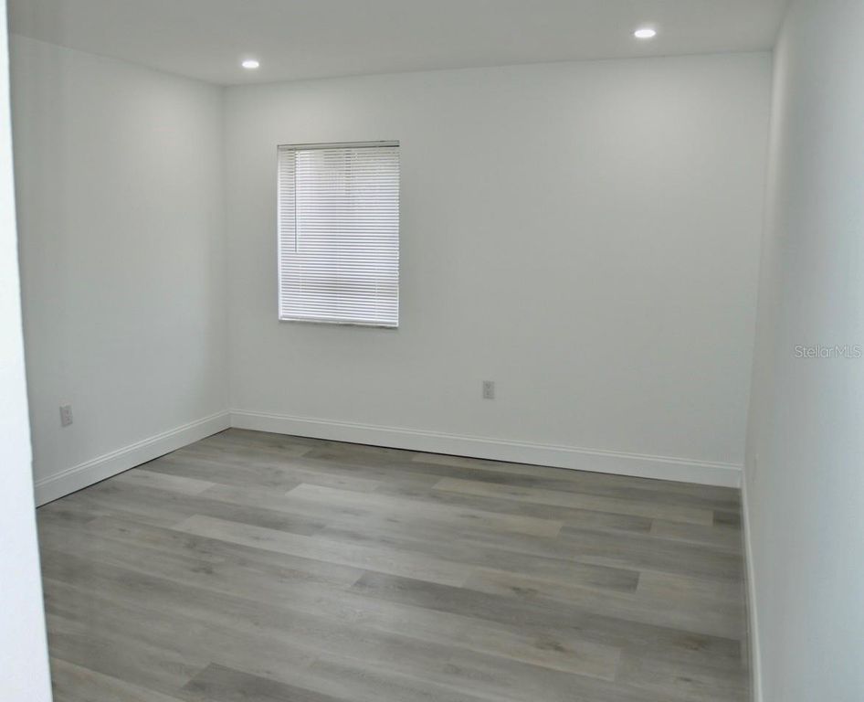 Image 13 of property listing at 11525 8TH WAY N 509, St Petersburg, FL 33716