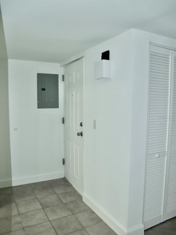 Image 21 of property listing at 11525 8TH WAY N 509, St Petersburg, FL 33716