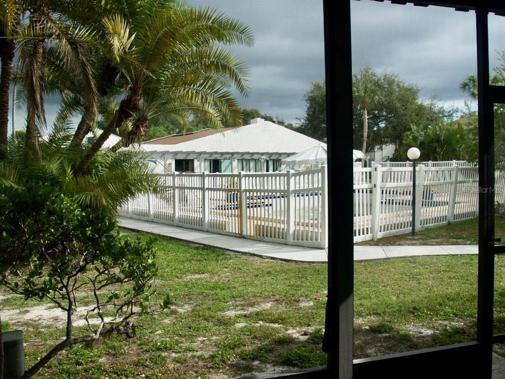 Image 25 of property listing at 11525 8TH WAY N 509, St Petersburg, FL 33716