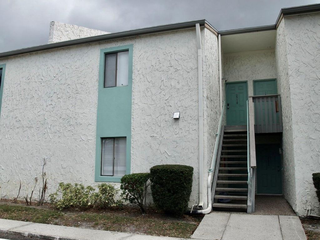 Image 32 of property listing at 11525 8TH WAY N 509, St Petersburg, FL 33716