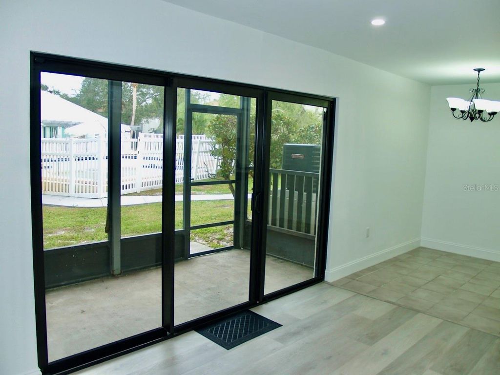 Image 9 of property listing at 11525 8TH WAY N 509, St Petersburg, FL 33716