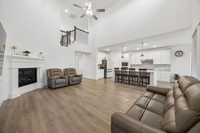 1401 Chestnut Gdn, Northlake, TX 76226