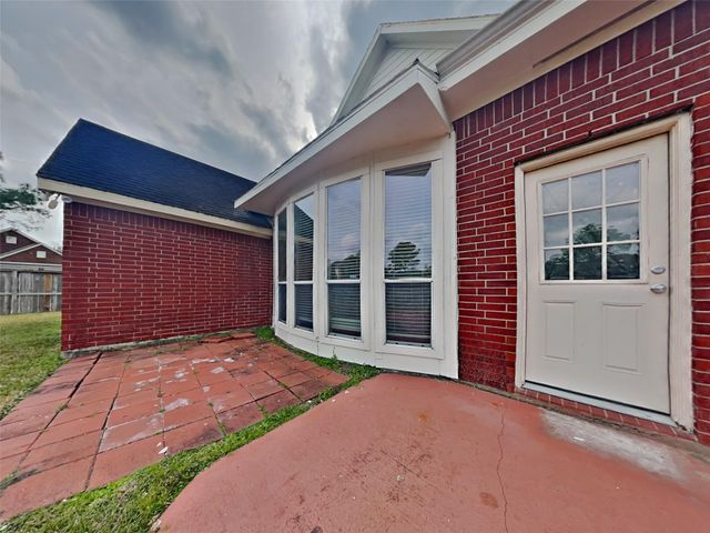 3009 Fallbrook Court, Pearland, TX 77584