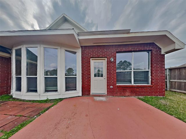 3009 Fallbrook Court, Pearland, TX 77584