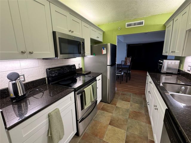 3211 W SWANN AVENUE 1005, Tampa, FL 33609
