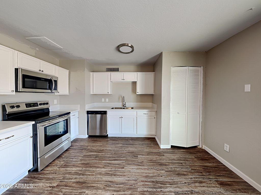 5344 W BANFF Lane, Glendale, AZ 85306 — photo 2