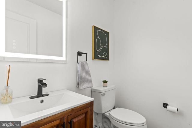 8580 CRAIN HWY, La Plata, MD 20646