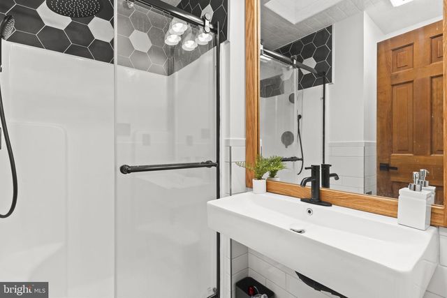 8580 CRAIN HWY, La Plata, MD 20646