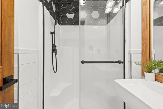 8580 CRAIN HWY, La Plata, MD 20646