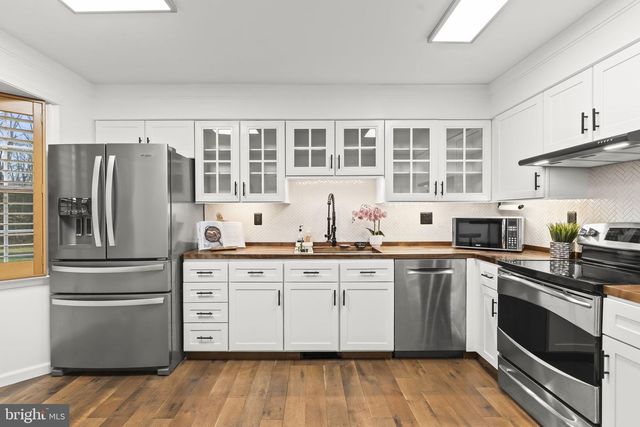 8580 CRAIN HWY, La Plata, MD 20646