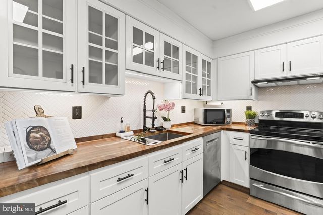 8580 CRAIN HWY, La Plata, MD 20646