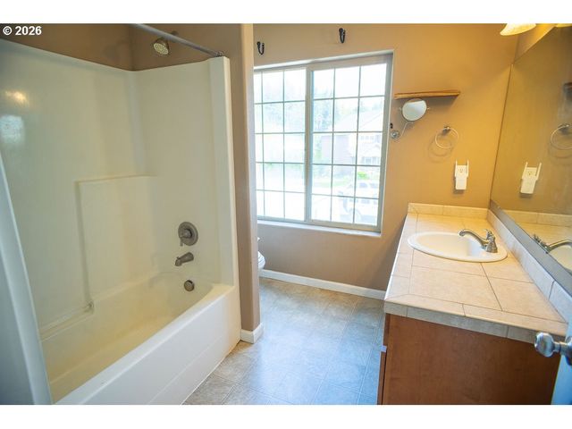 165 PEACH TREE Ct, Woodland, WA 98674