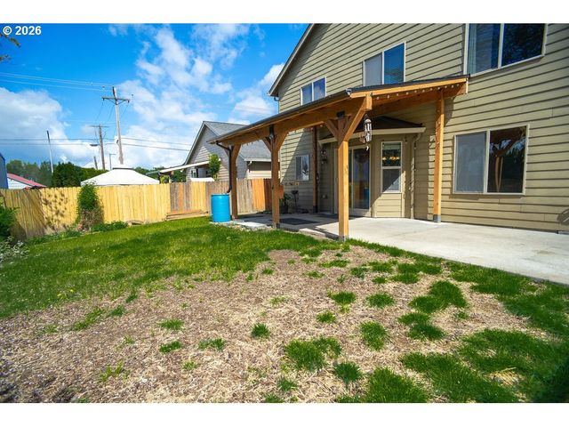 165 PEACH TREE Ct, Woodland, WA 98674