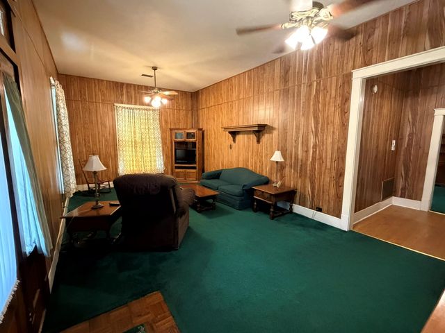 701 Garwood ST, Smithville, TX 78957