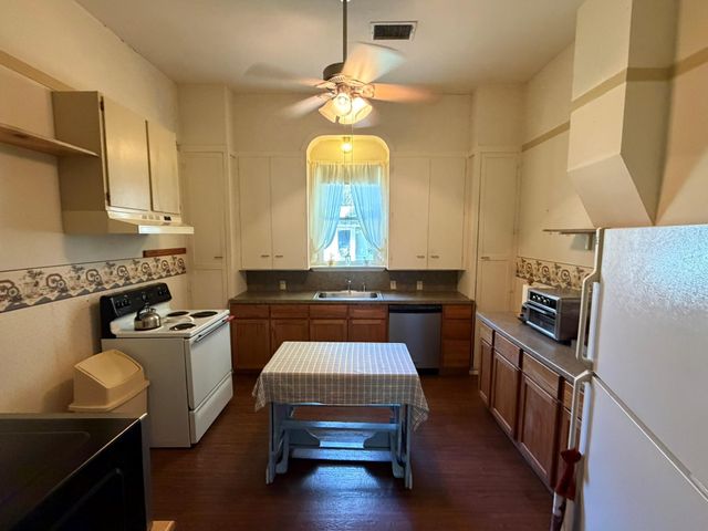 701 Garwood ST, Smithville, TX 78957