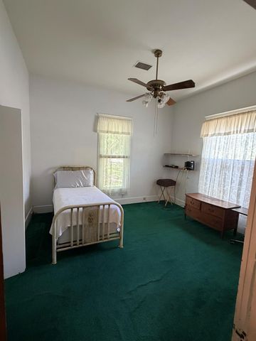 701 Garwood ST, Smithville, TX 78957