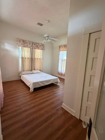 701 Garwood ST, Smithville, TX 78957