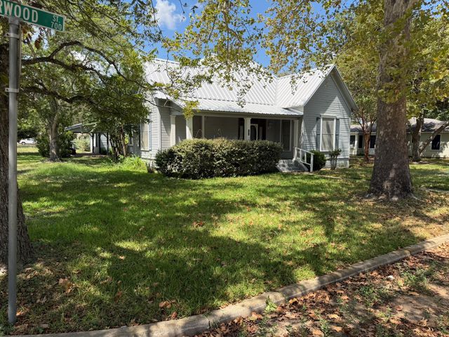 701 Garwood ST, Smithville, TX 78957