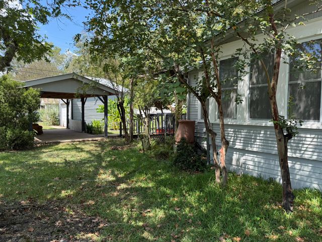 701 Garwood ST, Smithville, TX 78957