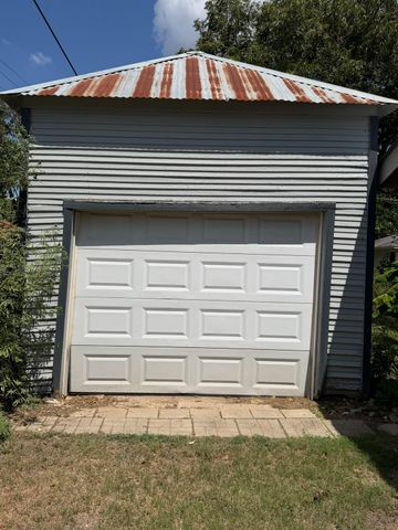 701 Garwood ST, Smithville, TX 78957