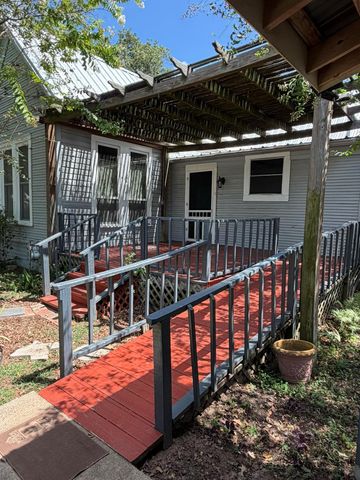 701 Garwood ST, Smithville, TX 78957