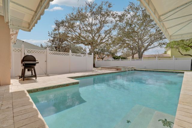 136 Newcastle Drive, Jupiter, FL 33458