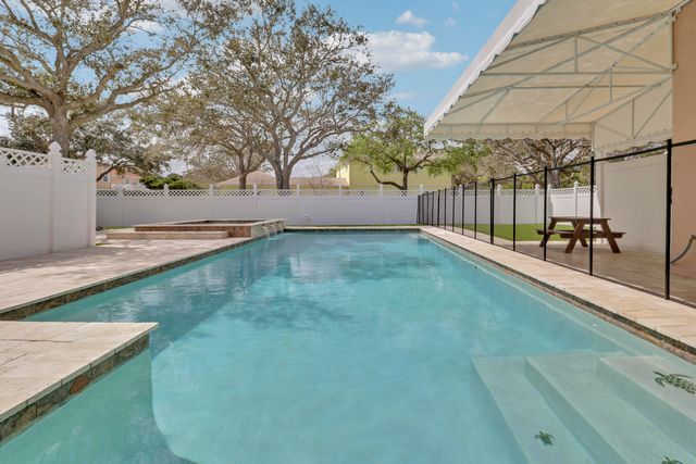 136 Newcastle Drive, Jupiter, FL 33458