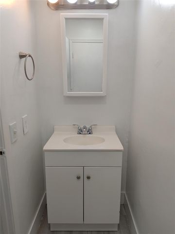 2456 NW 52nd Ave 2456, Fort Lauderdale, FL 33313