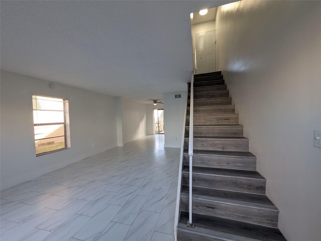 2456 NW 52nd Ave 2456, Fort Lauderdale, FL 33313