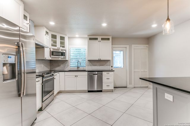 488 E Olmos Dr Apt 2, San Antonio, TX 78212